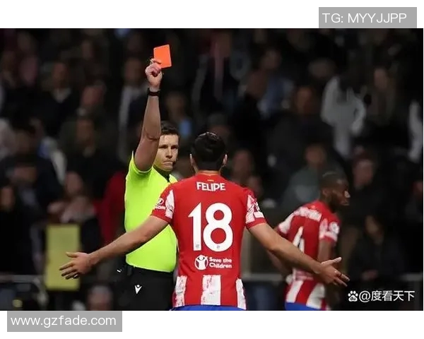 探讨足球明星中红牌最少的传奇球员及其职业生涯表现